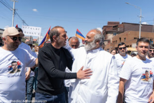Սրբազանի գլխավորած երթն ու հանրահավաքը՝ ֆոտոշարքով