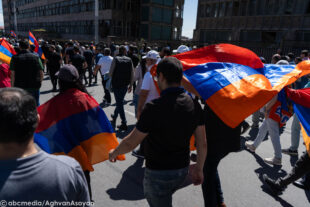 Սրբազանի գլխավորած երթն ու հանրահավաքը՝ ֆոտոշարքով