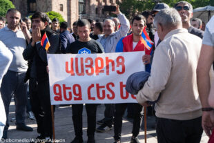 Սրբազանի գլխավորած երթն ու հանրահավաքը՝ ֆոտոշարքով