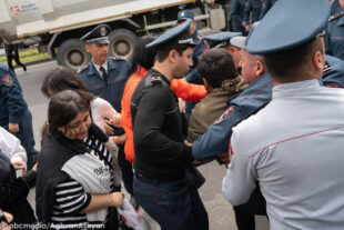 Акции мирного неповиновения в Ереване (фоторепортаж)