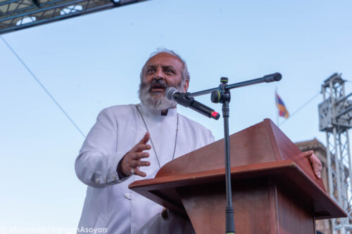 Իմ 30 տարվա հոգևոր ծառայությունը դրել եմ զոհասեղանին, ձեզ չեմ խաբելու. Բագրատ Սրբազան