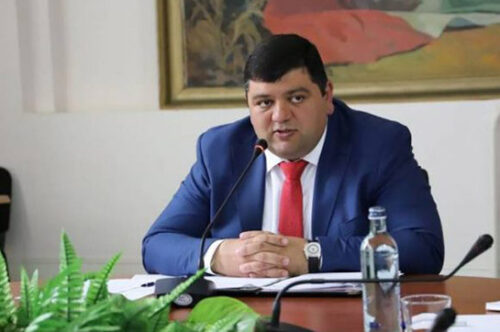 В Капане подожгли машину, обслуживающую мэра Геворга Парсяна