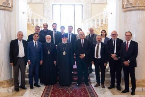 Его Святейшество и французско-армянская делегация обсудили проблемы, стоящие перед Арменией и армянским народом