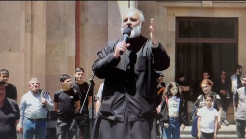 Ամենամեծ նախկինը դու դարձար` քո ժողովրդի դեմ այդքան ոստիկան  հանելու պատճառով նաև. Սրբազան