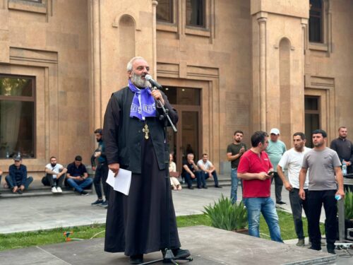 Վաղը գնալու ենք կարևոր հանդիպման՝ չեմ ասի, թե ուր․ Բագրատ սրբազան