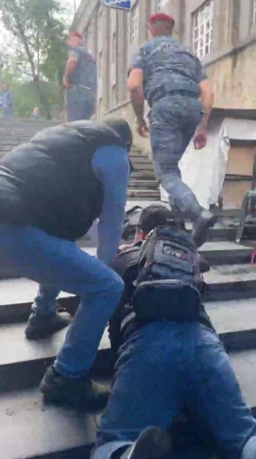 Полицейский ударил оператора телеканала ABС media