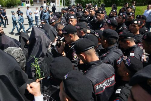 Սարդարապատում ոստիկանների դրսևորած դատապարտելի պահվածքը իշխանության ապազգային գործունեության հերթական դրվագն է․ Մայր Աթոռ