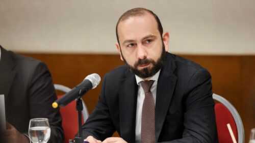 Арарат Мирзоян прибыл в парламент для встречи с ГД