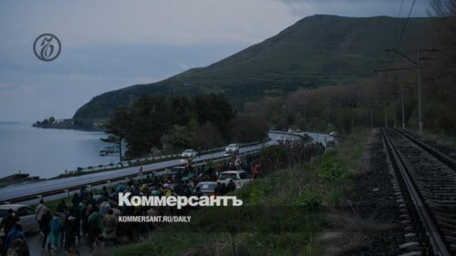 Խորհրդանշական երթն առաջինն է, որտեղ առանցքային դերակատարում ունի հոգևորականությունը․ Коммерсант-ը՝ տավուշցիների բողոքի ակցիայի մասին