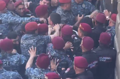 Դաշնակցական պատգամավորին բռնի ուժով բերման ենթարկելու գործով 1 ոստիկանի լիազորությունները դադարեցվել են