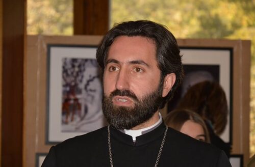 Հայոց Եկեղեցու հետ պետք չէ խոսել սպառնալիքով կամ ծաղրանքով․ Ասողիկ աբեղա Կարապետյան