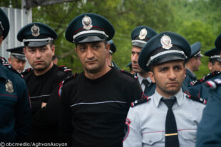 Կիրանցի ճանապարհը փակած ոստիկանները (մաս 2)