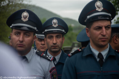 Կիրանցի ճանապարհը փակած ոստիկանները (մաս 2)