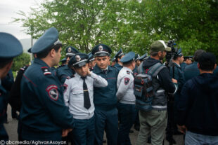 Կիրանցի ճանապարհը փակած ոստիկանները (մաս 2)