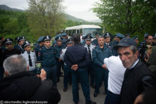 Կիրանցի ճանապարհը փակած ոստիկանները (մաս 2)