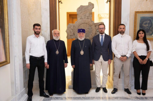 Ամենայն Հայոց Կաթողիկոսն ընդունել է «Սոս Արևելքի քրիստոնյաներ» կազմակերպության պատվիրակությանը