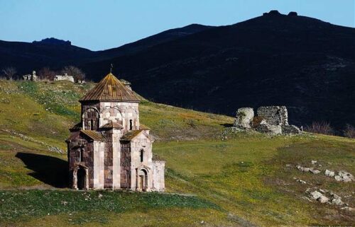 Border guard injured as mine goes off in Voskepar