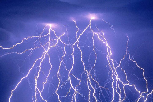 В США 7 детей были госпитализированы из-за удара молнии