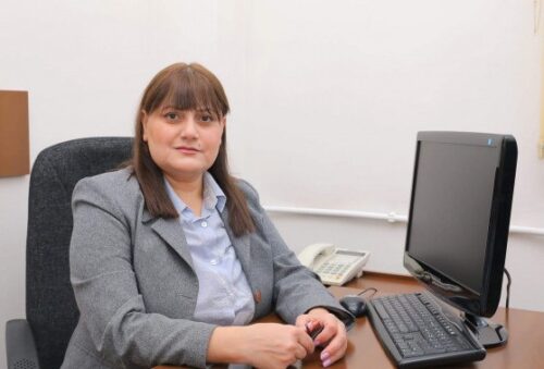 Հանրայնացրել է ոչ հրապարակային քննարկումները. Արևիկ Պետրոսյանին հեռացրել են Արցախի «Ազատ հայրենիք- ՔՄԴ» խմբակցության շարքերից