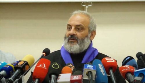  Движение не отклонилось от своего содержания, мы не покинем площадь в ближайшие месяцы