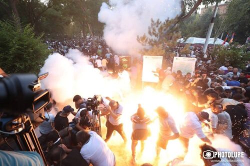 Russian media: Arrests, stun grenades, fights: Dozens of protesters have been detained in Yerevan 