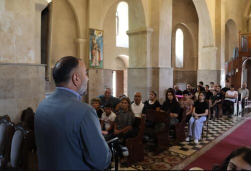 Արցախի թեմի առաջնորդը հանդիպում է ունեցել արցախցիների հետ