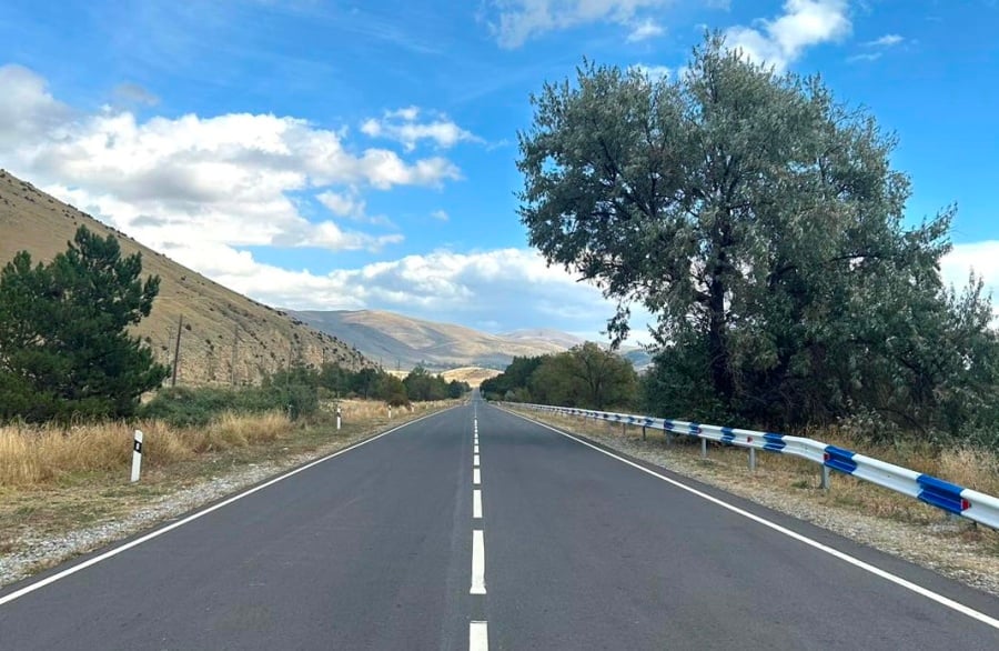 Վանաձոր- Ալավերդի- Այրում- Բագրատաշեն ավտոճանապարհը երթևեկելի է միայն մարդատար ավտոմեքենաների համար Վանաձոր- Ալավերդի- Այրում- Բագրատաշեն ավտոճանապարհը երթևեկելի է միայն մարդատար ավտոմեքենաների համար