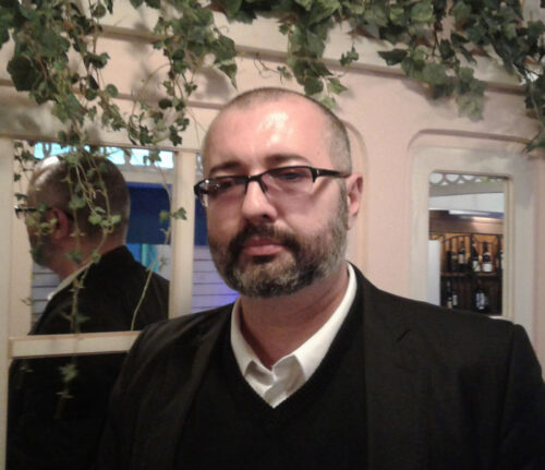 Попытка РА «играть на противоречиях» может привести к снижению суверенитета и зависимости от внешних игроков