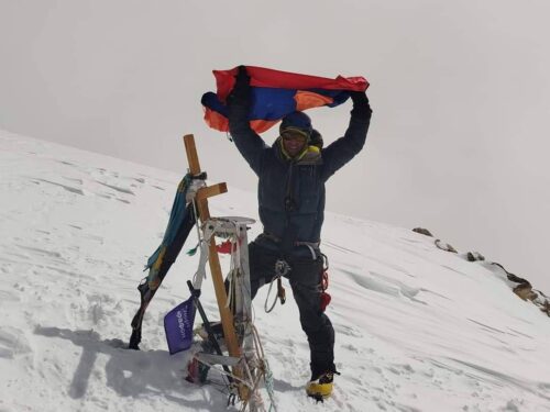 Альпинист Айк Айрапетян покорил Хан-Тенгри, одну из вершин Тянь-Шаня