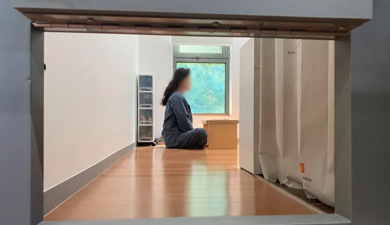 Why Korean parents lock themselves in ‘Happiness factory’ cells Why Korean parents lock themselves in ‘Happiness factory’ cells