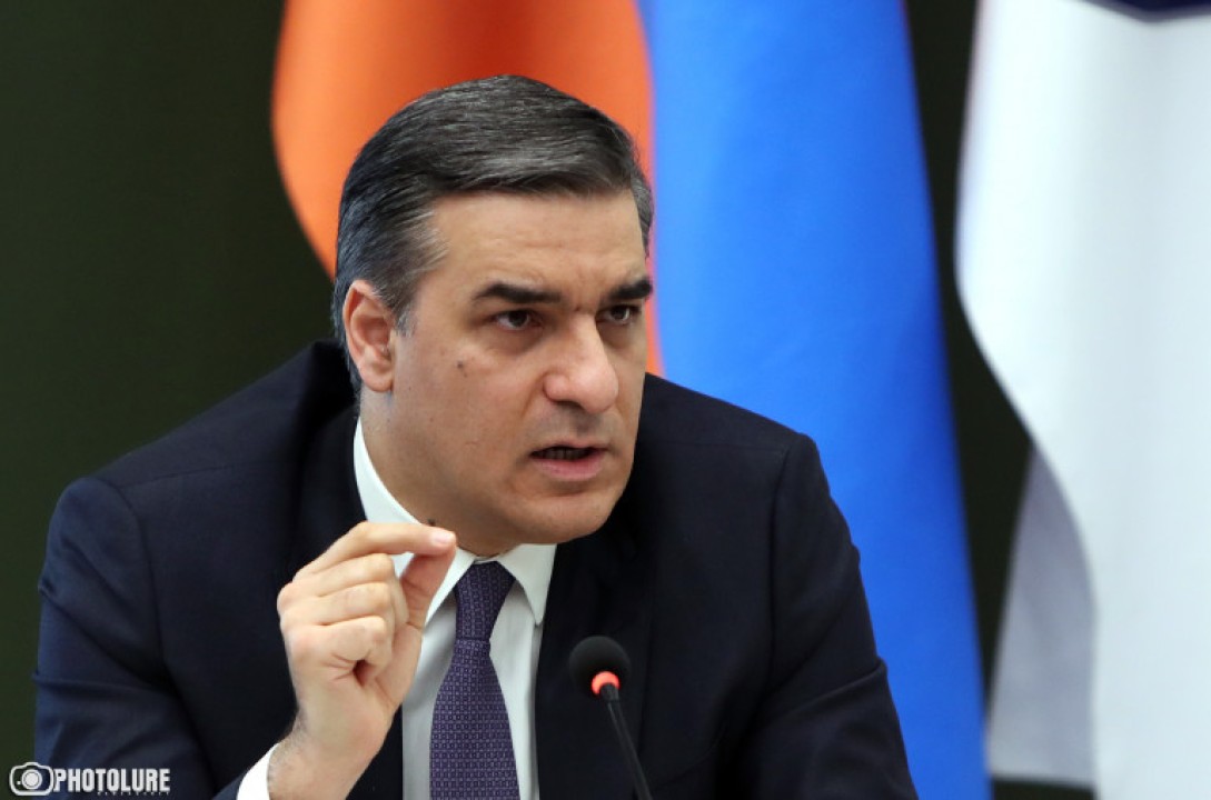 Арман Татоян: Нельзя допустить, чтобы существующая политическая власть сделала Конституцию предметом политических переговоров Арман Татоян: Нельзя допустить, чтобы существующая политическая власть сделала Конституцию предметом политических переговоров
