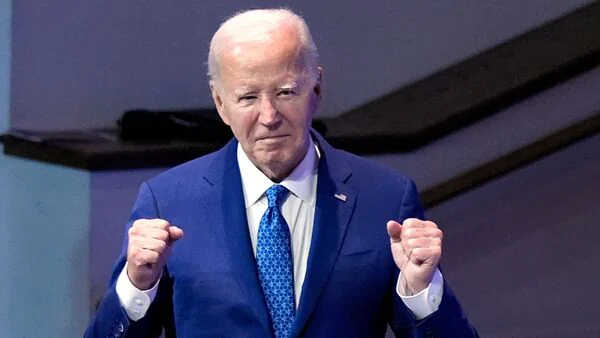 Biden says it’s time to ‘pass torch to Harris’ Biden says it’s time to ‘pass torch to Harris’