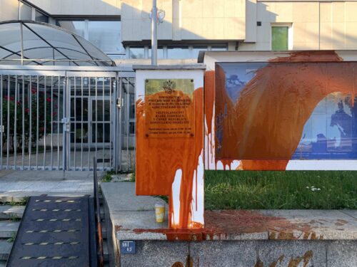 Ketchup poured on Russian embassy in Prague