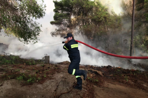 Greek firefighters unable to extinguish forest fires