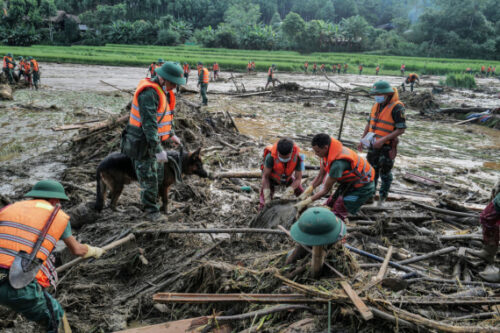 Strongest typhoon in last 70 years causes evacuation of nearly half a million people in Shanghai