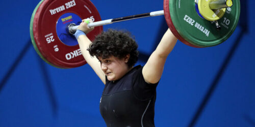 18-летняя Эмма Погосян, победительница молодежного чемпионата мира по тяжелой атлетике