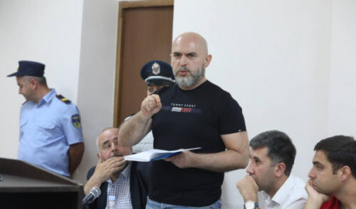 Суд изменил меру пресечения Армена Ашотяна на домашний арест