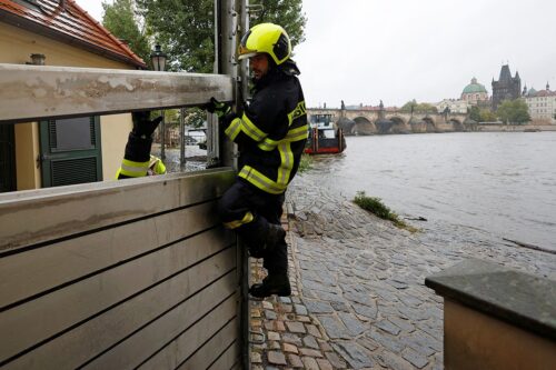 Czech authorities call on residents prepare for expected water disasters 