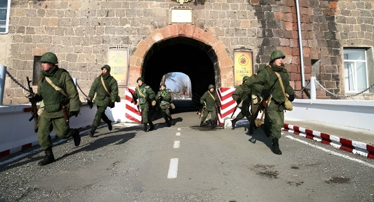 Naumov: The red line for Moscow will be either Armenia’s withdrawal from the CSTO or its decision to withdraw Russian border guards from the military base in Gyumri Naumov: The red line for Moscow will be either Armenia’s withdrawal from the CSTO or its decision to withdraw Russian border guards from the military base in Gyumri