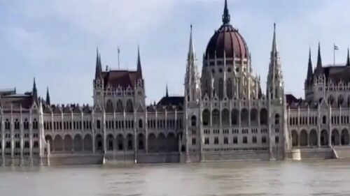 Danube overflows its banks reaching Budapest center