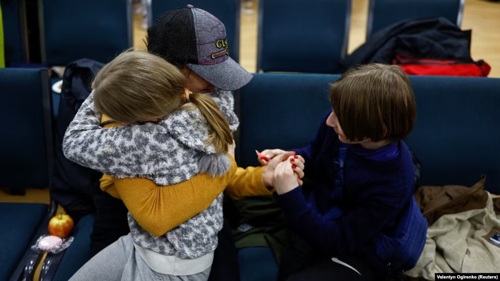 Ukraine hands over 4 children to Russia Ukraine hands over 4 children to Russia