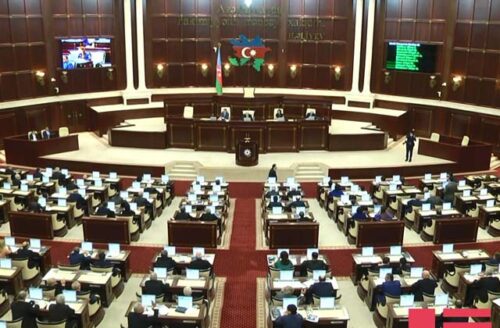 Сегодня в Азербайджане проходят внеочередные выборы