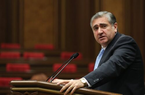 Արցախը լուծարելու թուղթն էլ, ԱՀ-ից հայկական զորքը դուրս բերելու փաստաթուղթն էլ չենք տեսել, ինչո՞ւ ենք միայն առաջինով առաջնորդվում․ Խաչատրյանը՝ Սիմոնյանին