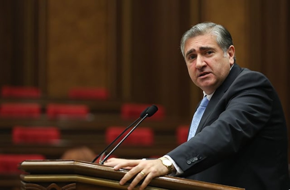 Արցախը լուծարելու թուղթն էլ, ԱՀ-ից հայկական զորքը դուրս բերելու փաստաթուղթն էլ չենք տեսել, ինչո՞ւ ենք միայն առաջինով առաջնորդվում․ Խաչատրյանը՝ Սիմոնյանին Արցախը լուծարելու թուղթն էլ, ԱՀ-ից հայկական զորքը դուրս բերելու փաստաթուղթն էլ չենք տեսել, ինչո՞ւ ենք միայն առաջինով առաջնորդվում․ Խաչատրյանը՝ Սիմոնյանին