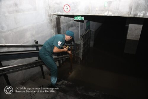 В результате дождя спасатели откачали 228 тонн воды