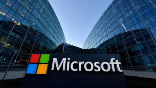 Microsoft users complaining of widespread outages