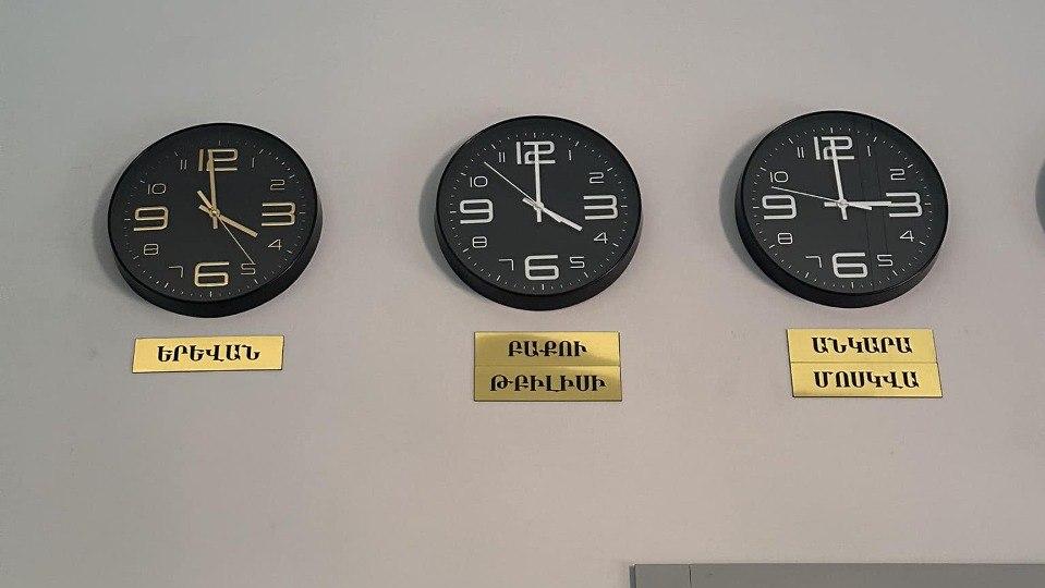 Public Radio’s novelty: Clocks showing time in Baku and Ankara installed Public Radio’s novelty: Clocks showing time in Baku and Ankara installed