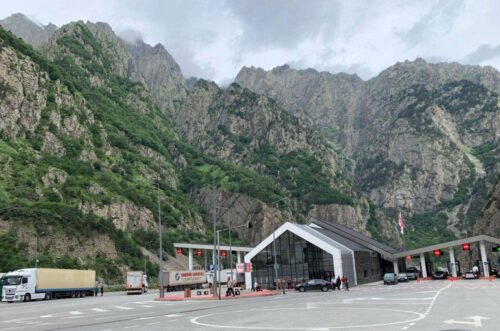 На трассе Татев-Лцен местами лежит гололед, Ларс открыт