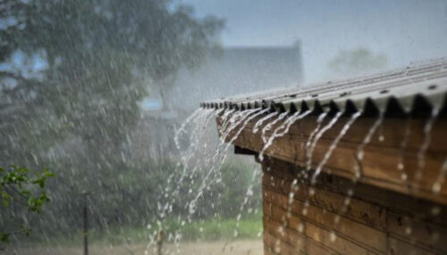 Проливной дождь и гроза: погода в Армении