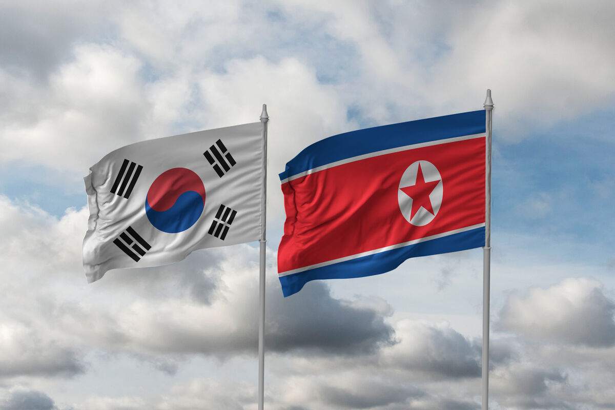 North Korea blows up roads to South Korea North Korea blows up roads to South Korea
